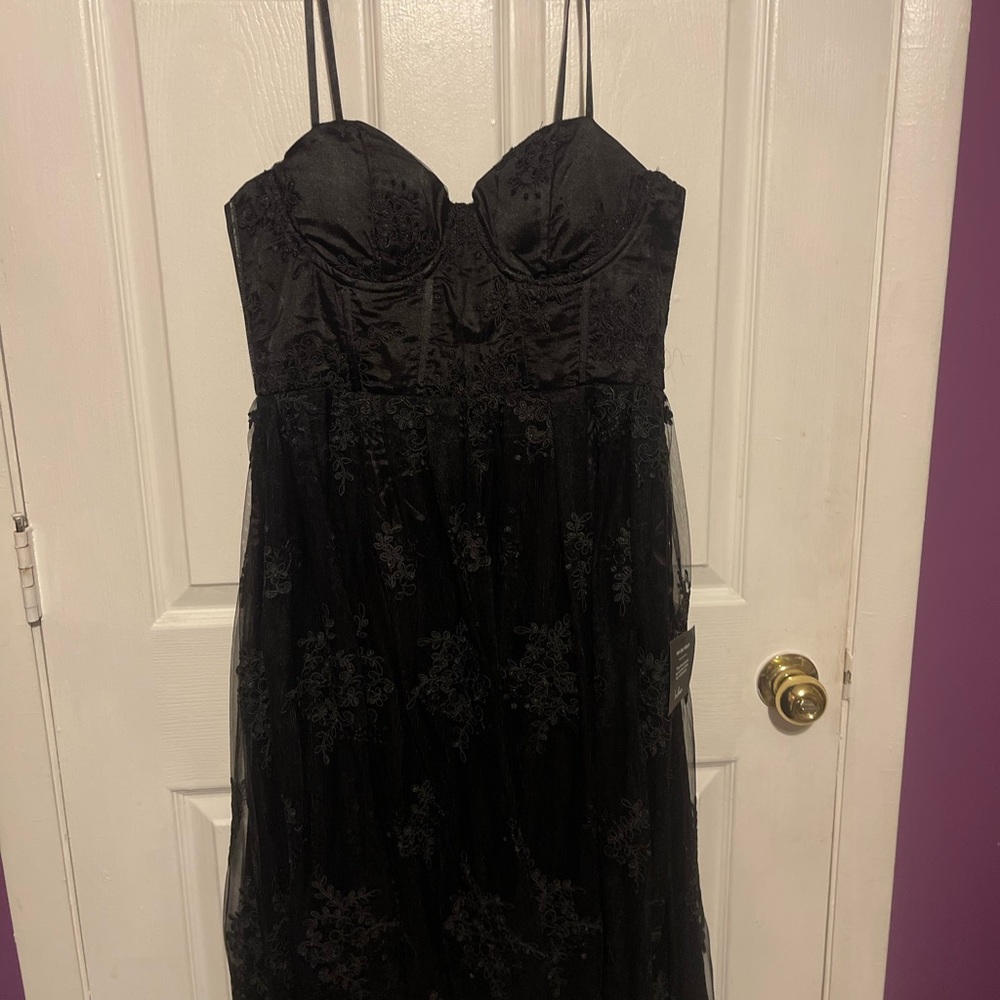 Lulu's Black Lace Strapless Dress